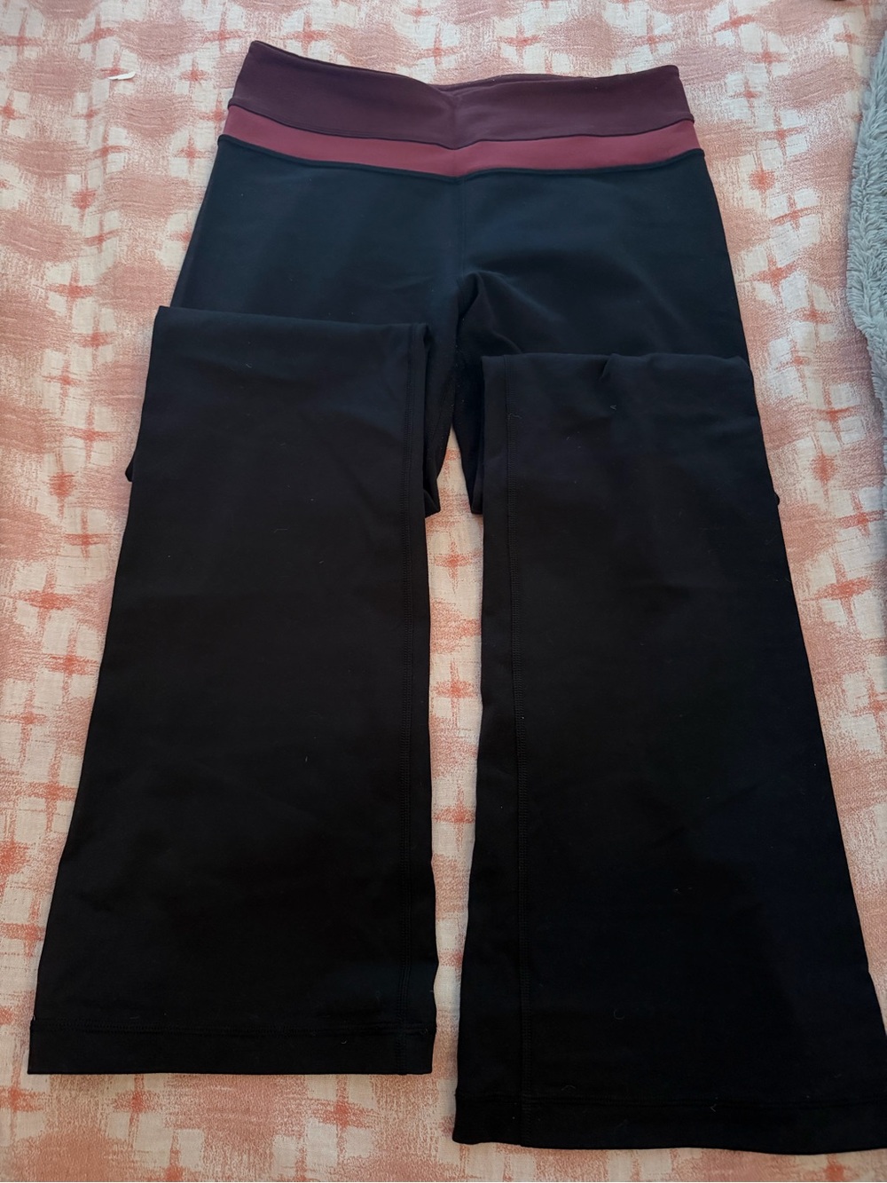 Women’s Lulu Black Yoga Pants flared